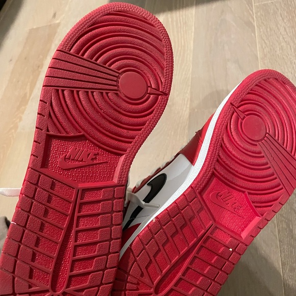 SOLD - Jordan 1 Retro Chicago (2015) (Worn Once) - Picture 5 of 7